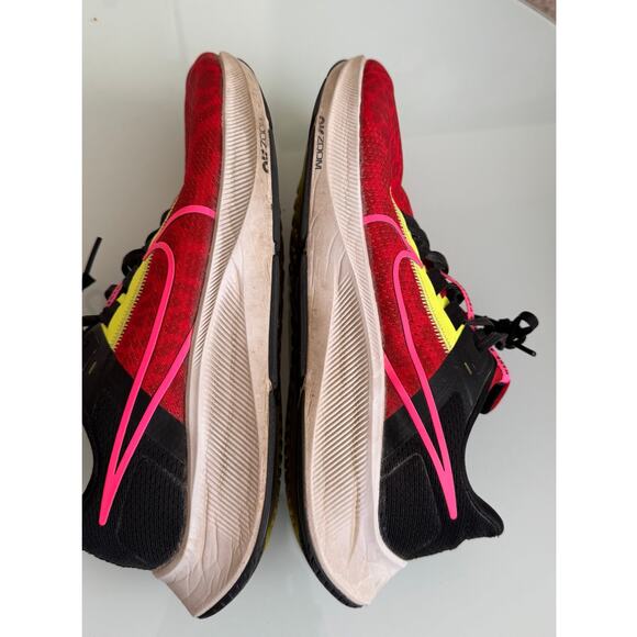 ✨ Poshmark Listing Write-Up (Nike Pegasus 38 Shield | Women’s 10.5 - Picture 5 of 9